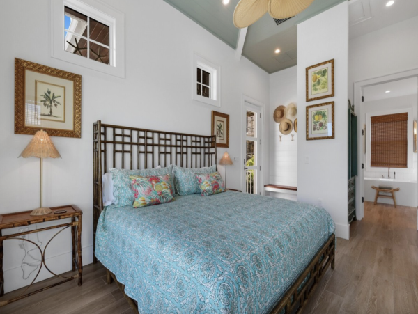 Beachside Four Bedrooms Vacation Home in Anna Maria